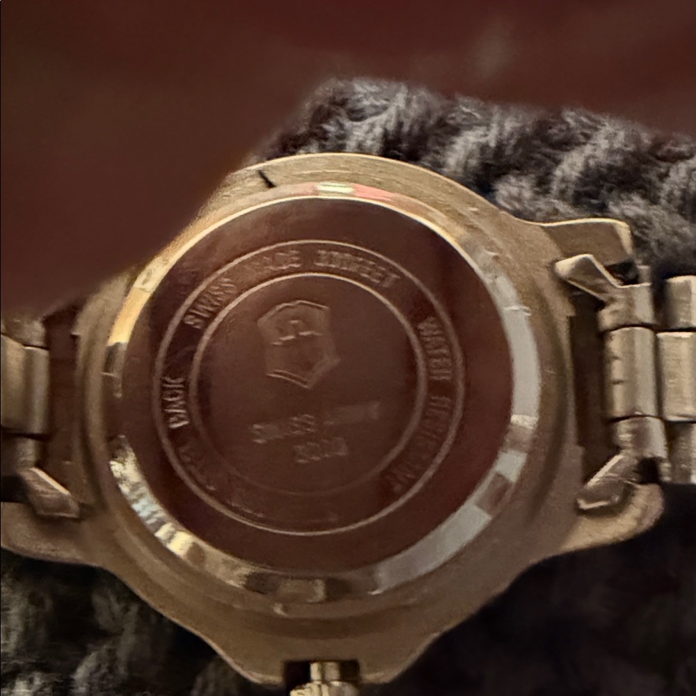 Swiss Army Gold watch - Picture 2 of 9